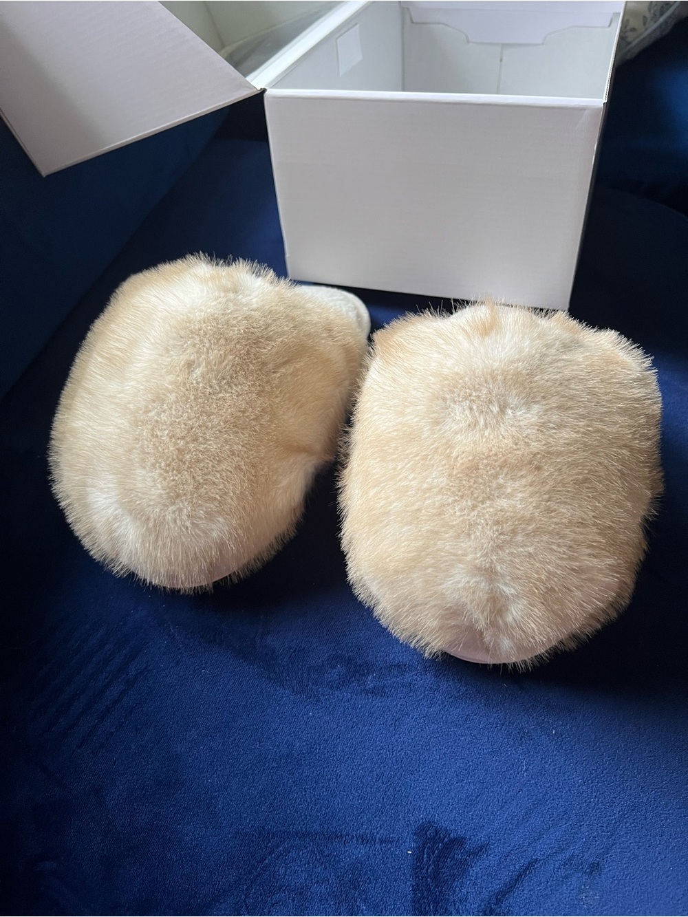 Steve Madden Cream Poof Faux Fur Mule Slippers New in Box - Picture 8 of 10